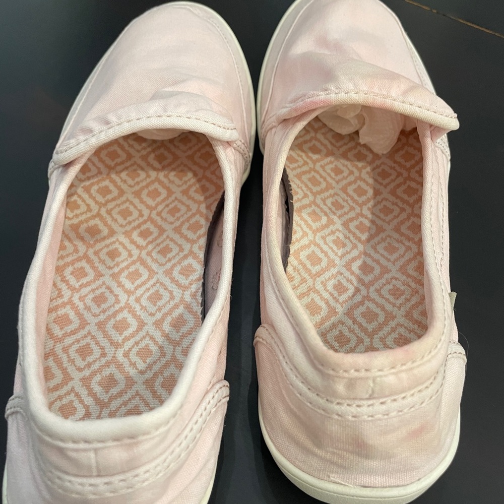 Sanuk pink slip on oxfords. Size 9.5 - Picture 4 of 6